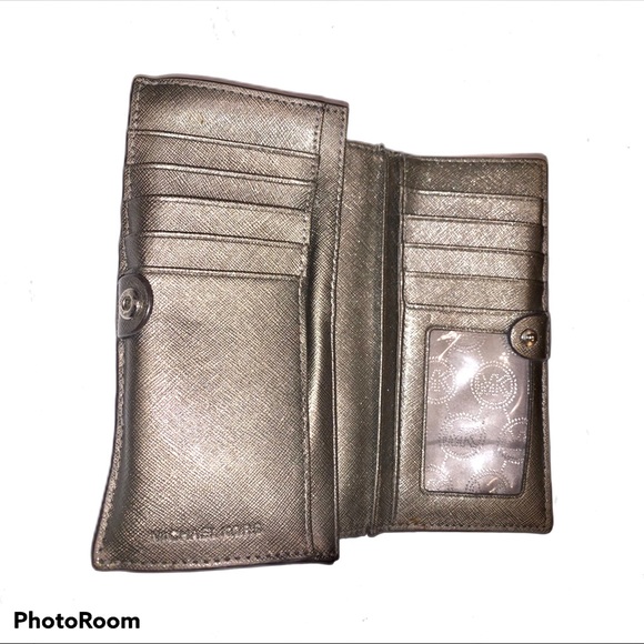 WELL LOVED MICHAEL KORS WALLET 🌟🌟❤️ - Picture 2 of 5